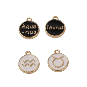 Pendentifs zodiaque dorés présentant le Verseau et le Taureau en émail noir et blanc fin