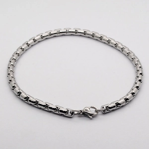 Bracelet chaîne box minimaliste en acier inoxydable argenté avec fermoir mousqueton sûr