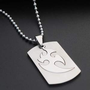 Collana da uomo in acciaio inossidabile con pendente rettangolare spazzolato e fiamme