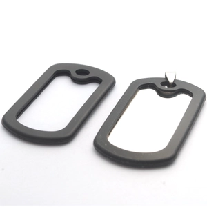 Silenciadores de silicona negra para placas de identidad de acero inoxidable