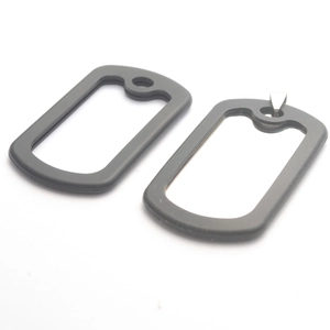 Silenciadores de silicona negra para placas de perro y militares con anillos metálicos