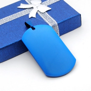 Pendaglio piastrina in acciaio inossidabile blu opaco con elegante scatola regalo gioielli