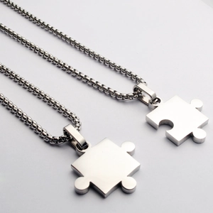 Poliertes Edelstahl Puzzle-Anhänger Halsketten-Set mit Box-Ketten für Paare und Freunde