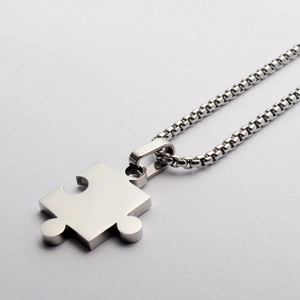 Poliertes Edelstahl Puzzle-Anhänger Halskette für Paare mit silberner Box-Kette Design