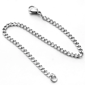 Detailed macro view of 304 stainless steel curb chain with secure lobster clasp closure