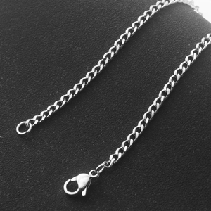 Polished silver curb chain bracelet in 304 stainless steel with lobster clasp closure