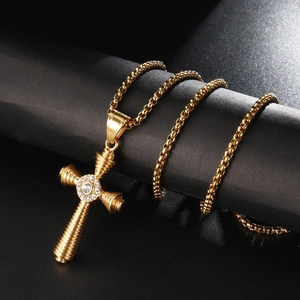 Collier Pendentif Croix en Acier Inoxydable pour Hommes Femmes Hip Hop Plaqué Or Motif de Vis Strass Bijoux Religieux