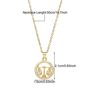 Collier avec pendentif Balance en cuivre doré et accents de zircone cubique blanche