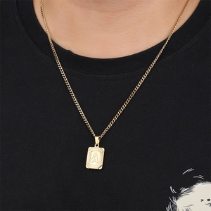 18k vergulde roestvrijstalen ketting met retro vierkante letter A munt hanger