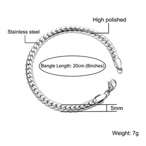 Detail of 5mm polished stainless steel Cuban link chain with 20cm length and lobster clasp