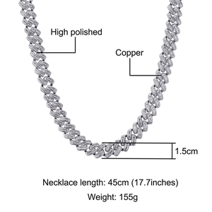 Macro-opname van 15mm koperen hiphop Cubaanse ketting met hoogglans afwerking en micro-inlays