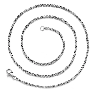 Collar de cadena box de acero inoxidable plateado pulido con cierre de langosta en blanco