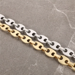 Detailansicht der gold-silbernen Pig Nose Mariner-Kette mit Zirkonia-Besatz