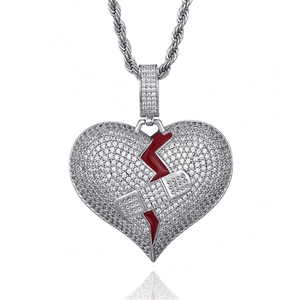 Hip-Hop-Herzanhänger-Halskette mit rotem Emaille-Riss und diamantbesetzten Pflastern