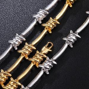 Polierte Stacheldraht Armbänder in Gold und Silber mit Karabinerverschluss im Hip Hop Stil
