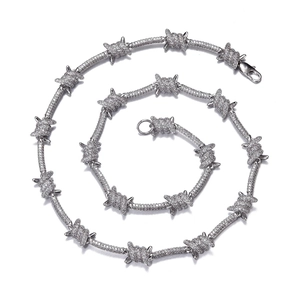Silberne Hip-Hop Stacheldraht-Halskette mit weißen Zirkonia in Spiralform-Layout