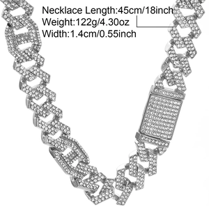 Détail de la chaîne cubaine sertie de strass, largeur 1,4 cm avec fermoir carré