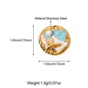 Detailed macro view of 18K gold-plated starfish pendant with dimensions and weight
