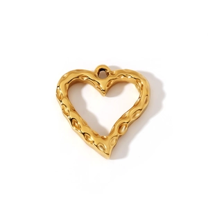 Pendente a cuore in acciaio inossidabile placcato oro 18K con finitura martellata unica