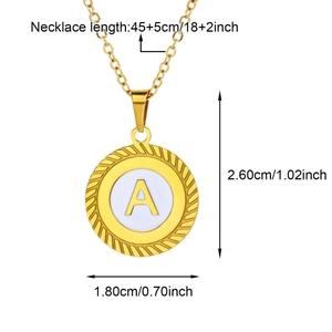 Collier avec pendentif initiale A en acier doré avec détails des dimensions