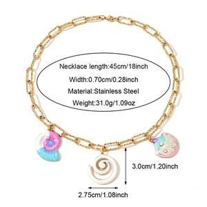 Collar de acero inoxidable dorado con dijes de estrella de mar, caracol y perlas para playa