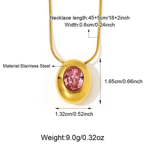 Detailweergave van gouden bloemenketting met afmetingen 1,65x1,32 cm en een lengte van 45 cm