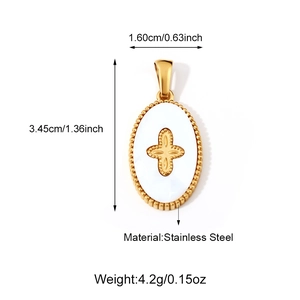 Colgante ovalado de acero inoxidable chapado en oro 18K con nácar blanco y medidas