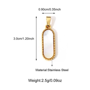 Dimensiones detalladas del colgante ovalado de nácar y acero inoxidable en oro 18K