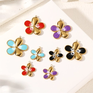 Pendenti a fiore in acciaio inossidabile colorati rosso, blu, viola e nero con placcatura