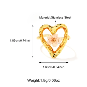 18K gold-plated stainless steel ring with dried flower heart and hammered texture
