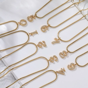 Luxe gouden getallenketting set 0-9 met zirkonia en slangenketting ontwerp