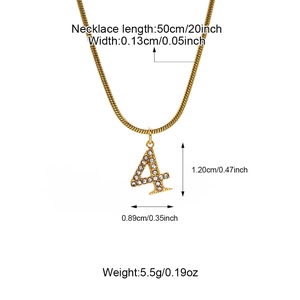 Gouden slangenketting met nummer 4 hanger bezet met fonkelende strass steentjes