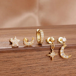 Set di 5 orecchini dorati a forma di stella e luna con pietre di zircone lucenti