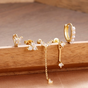 Elegantes goldenes Ohrring-Set, 5-teilig mit Zirkonia-Schmetterlingen, Perlen und Quasten