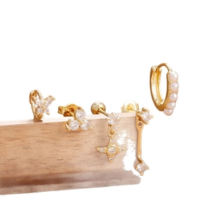 5-teiliges Gold-Ohrring-Set mit Sternanhänger Perlen-Creolen und Zirkonia-Schmetterlingen
