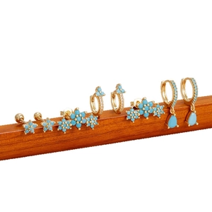 Parure de boucles d'oreilles fleurs dorées avec pierres bleu ciel et zircons