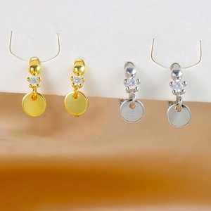 Minimalistische ronde schijf oorbellen met zirkonia kristal in goud en zilver finish