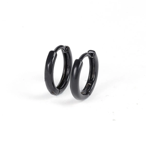 Minimalistische schwarze Klappcreolen aus Edelstahl für Damen mit Hochglanz-Finish