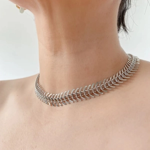 Minimalist 18K silver-plated 304 stainless steel fishbone choker necklace for women