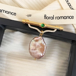 Vintage French Baroque Freshwater Pearl Brooch 16K Gold Plated Copper Green Zirconia Floral Pin For Women Wedding Banquet