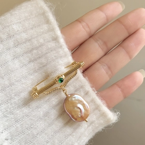 Baroque lavender pearl brooch with emerald gemstone in vintage gold finish for dresses