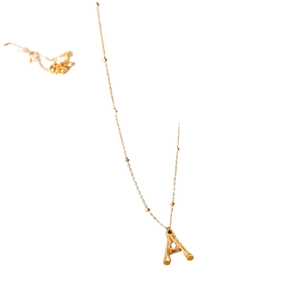 Collier plaqué or 18K avec pendentif lettre A texture bambou et petite chaîne à billes