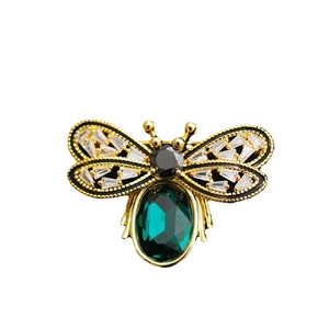 Elegant gold-plated bee brooch with emerald green gemstone and white zircon wings