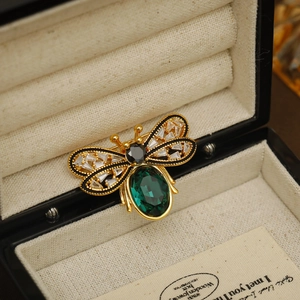 Vintage Emerald Green Bee Brooch For Women 18K Gold Plated Zirconia Insect Pin For Wedding Party Elegant Fashion Jewelry Accessory