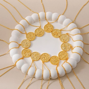18K Vergulde Koperen Geboortebloem Hanger Halsketting Voor Vrouwen Vintage Ronde Munt Reliëf Zirkonia Sleutelbeen Ketting Sieraden