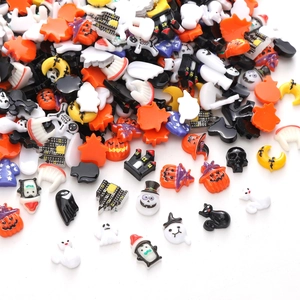Mix van Halloween hars bedeltjes met pompoenen en spoken voor DIY sieraden maken en knutselen