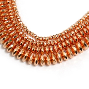 Collana multistrato in ematite sfaccettata oro rosa con finitura metallica lucida