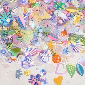 Mix di paillettes iridescenti in varie forme come stelle e conchiglie per artigianato