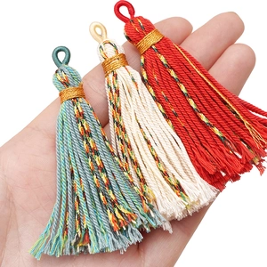 Glands artisanaux en coton rouge, beige et bleu avec fil doré pour projets de DIY