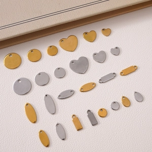 Ciondoli per gioielli in acciaio inossidabile oro e argento con varie forme geometriche
